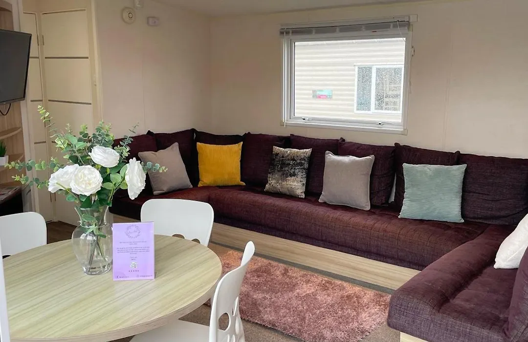 3 Bedroom Luxury Caravan Haven, Marton Mere-1