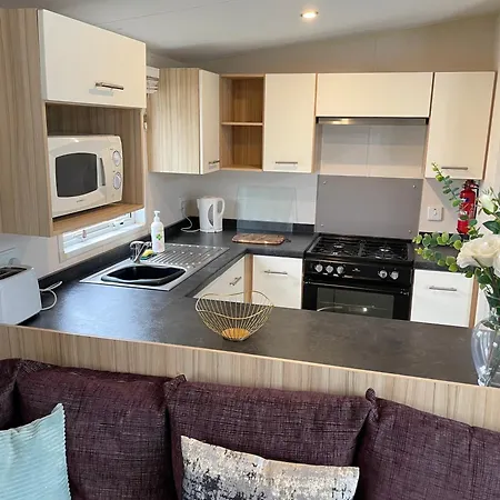 3 Bedroom Luxury Caravan Haven, Marton Mere-2